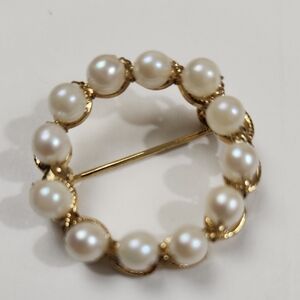 Vintage Gold-Tone Circle Brooch with Twelve Pearls
